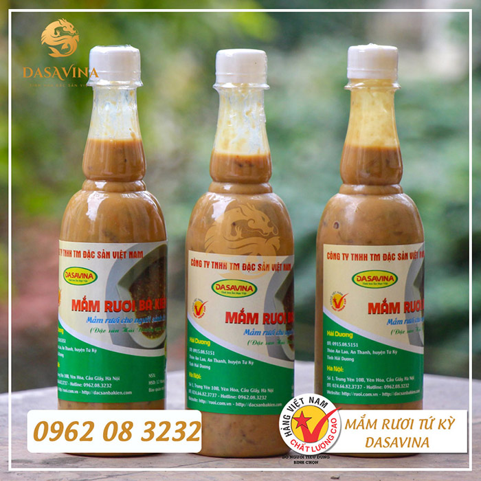 Mắm rươi Bá Kiến được đóng thành chai, giúp bảo quản tốt hơn