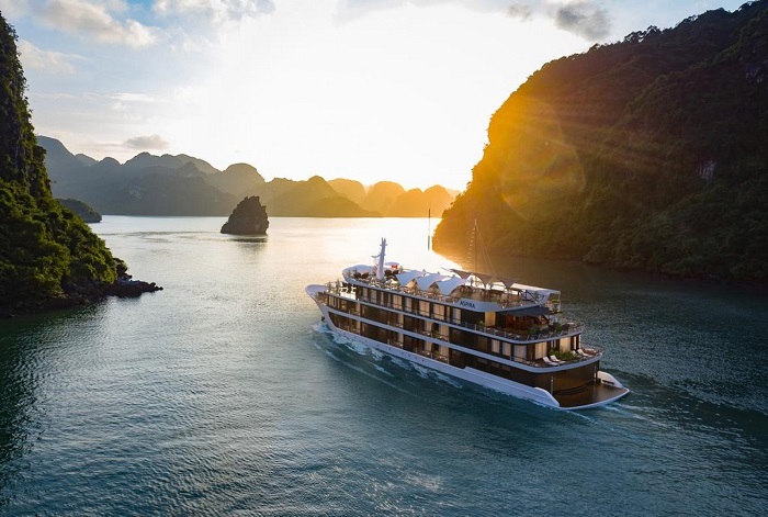 Tour du thuyền Hạ Long là lựa chọn hoàn hảo cho những ai muốn tận hưởng một chuyến nghỉ dưỡng đúng nghĩa