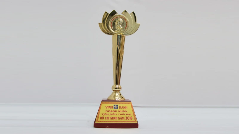 Vinh danh doanh nhân tiêu biểu thời đại Hồ Chí Minh