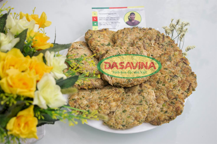 Chả rươi DASAVINA được đóng gói tiện lợi, đảm bảo an toàn vệ sinh thực phẩm, phù hợp cho bữa ăn gia đình hoặc làm quà biếu đặc sản vùng miền.
